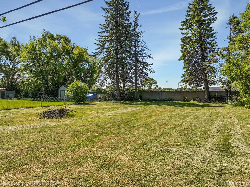 5933 Dwight Avenue, Waterford, MI 48327 — Photo 21