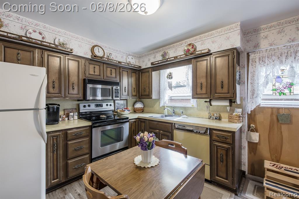 202 Park Avenue, Holly, MI 48442 — Photo 11