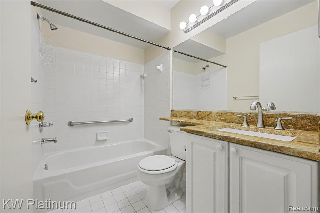48459 Hudson Bay Court, Utica, MI 48315 — Photo 16