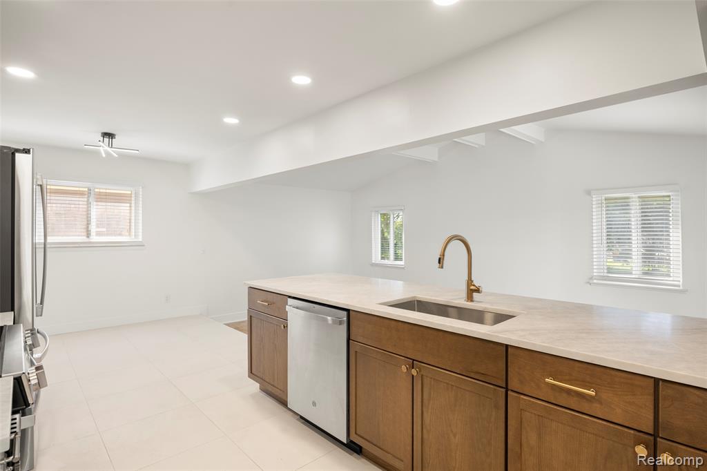 14631 Labelle Street, Oak Park, MI 48237 — Photo 10