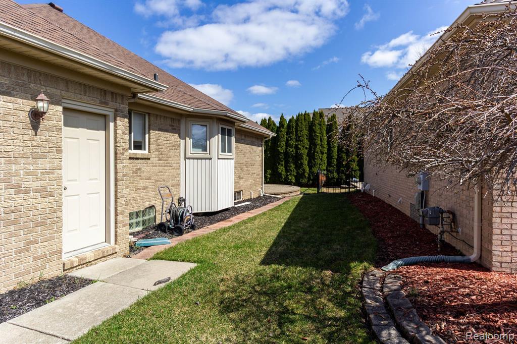 48784 BELLTOWER Drive, Macomb, MI 48044 — Photo 35