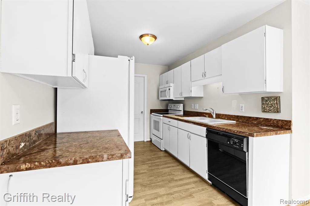 762 Elm Court, Wixom, MI 48393 — Photo 11