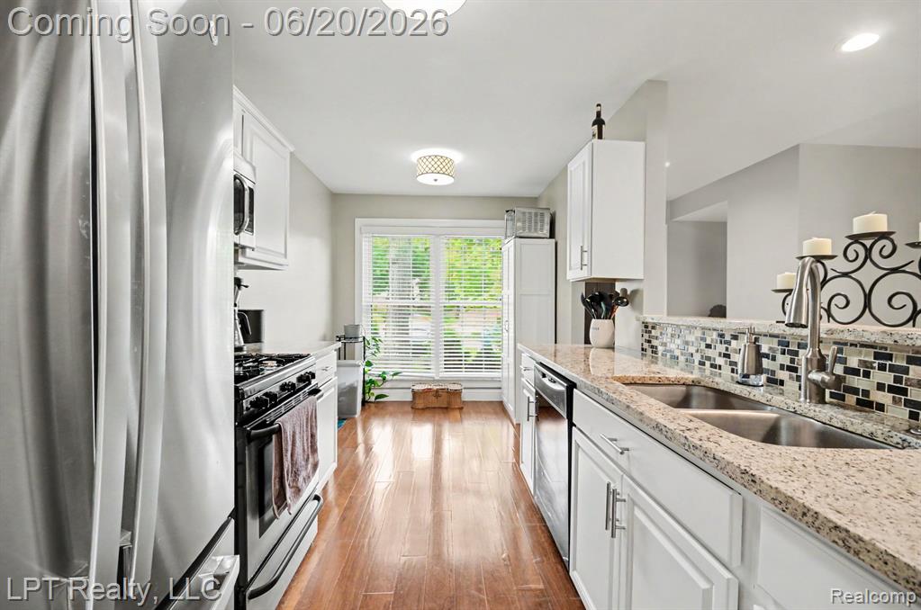 829 Langdon Court, Rochester Hills, MI 48307 — Photo 9