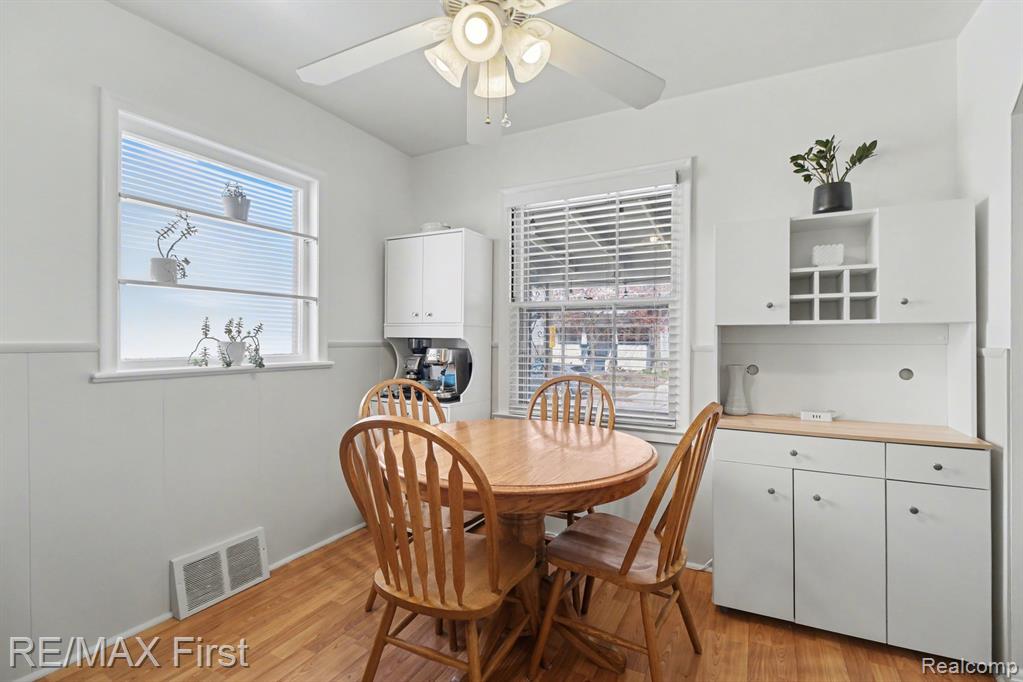 560 E Oakridge Street, Ferndale, MI 48220 — Photo 14