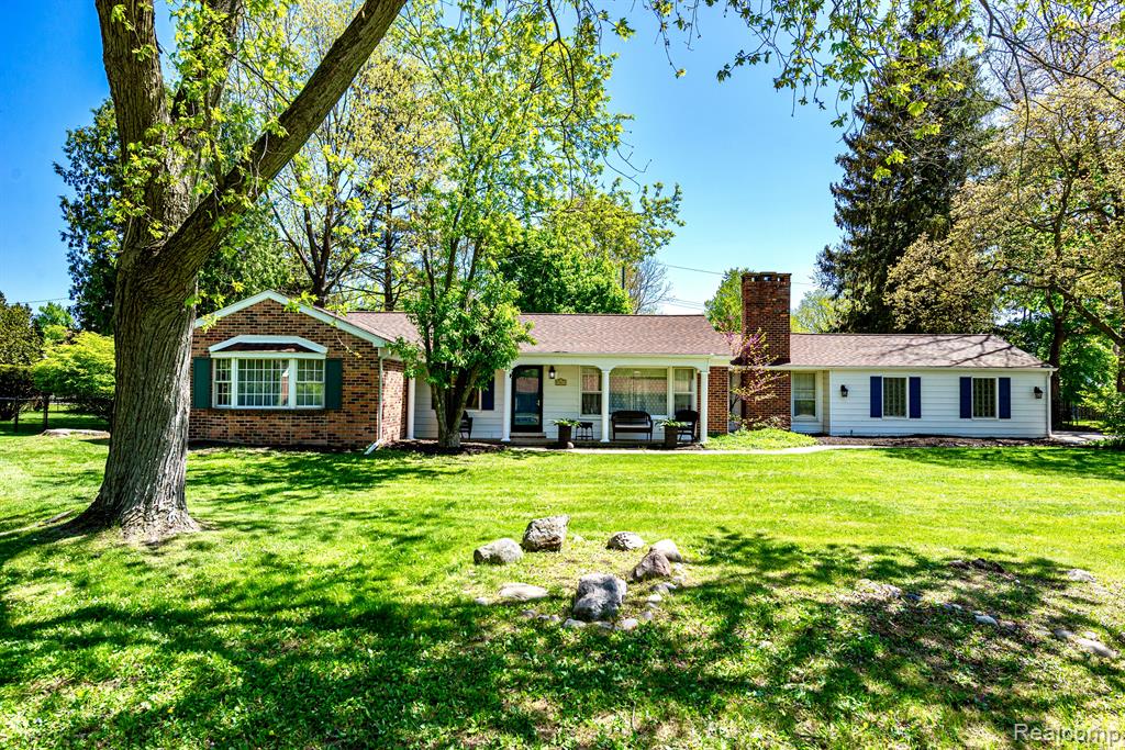 6861 N CLUNBURY Road, West Bloomfield, MI — Photo 40
