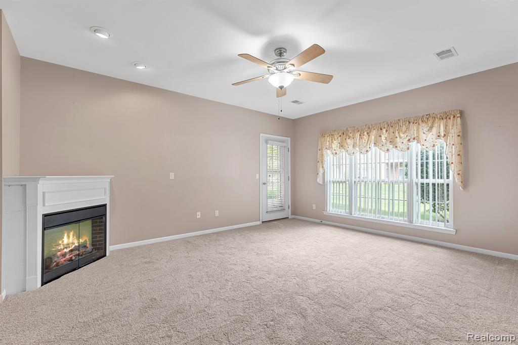 541 MULBERRY Street, Wyandotte, MI 48192 — Photo 9