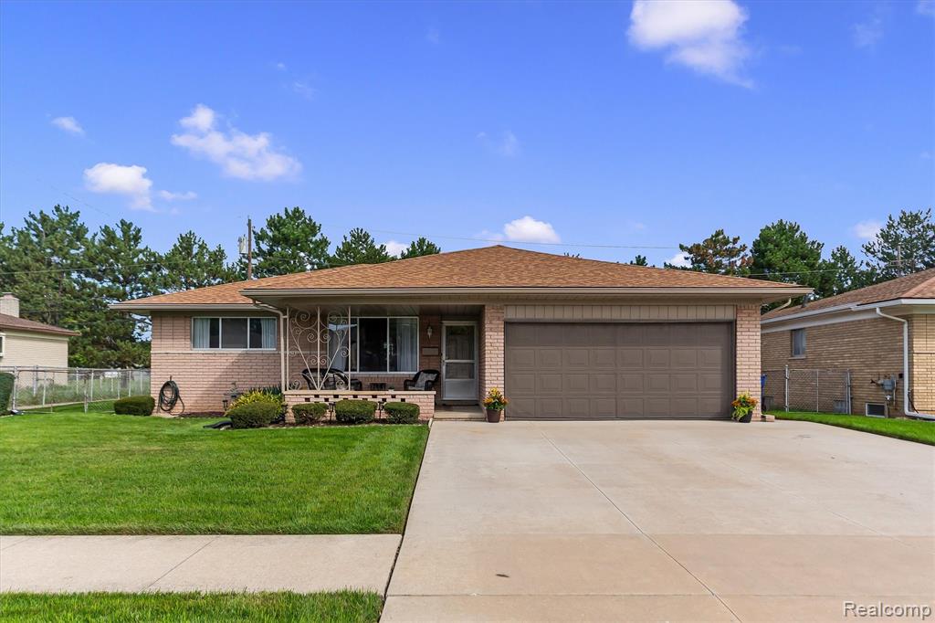 13141 Balfour Drive, Warren, MI 48088