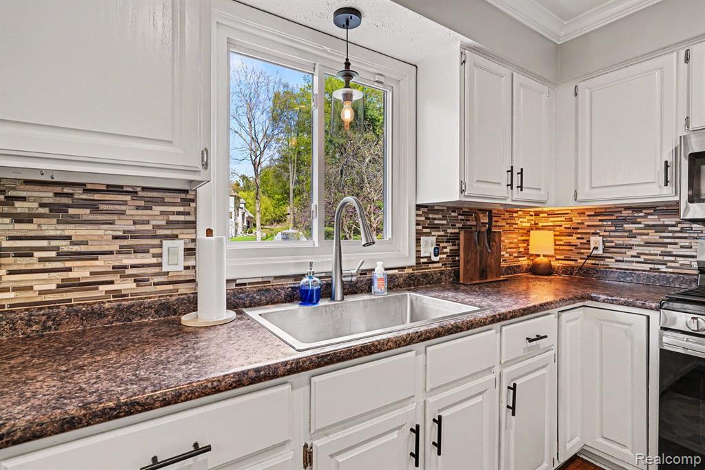 5600 Chestnut Hill Drive, Clarkston, MI — Photo 12
