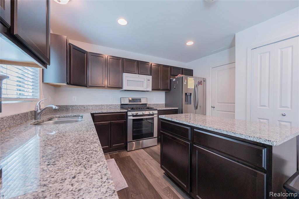 37467 S Dianne Lane, New Boston, MI 48164 — Photo 11