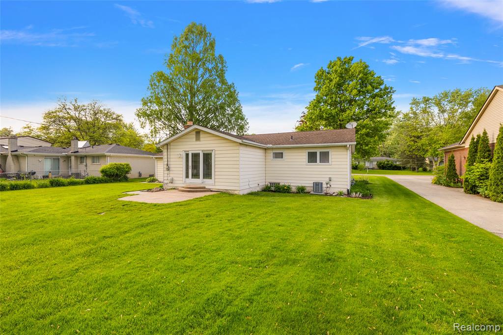 48242 FORBES Drive, Chesterfield, MI 48047 — Photo 30