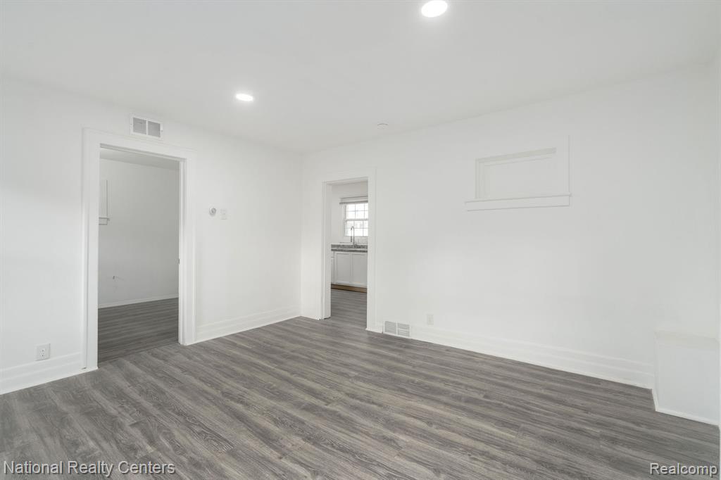 8104 Jackson Avenue, Warren, MI 48089 — Photo 20