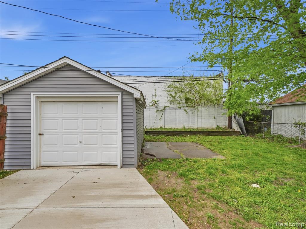 23449 Carlisle Avenue, Hazel Park, MI 48030 — Photo 30