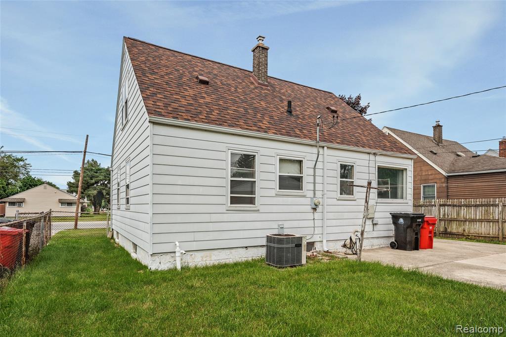 15738 Frazho Road, Roseville, MI 48066 — Photo 22