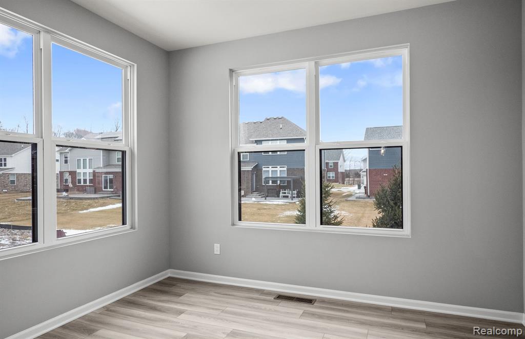 55638 OAK POINTE Drive, Utica, MI 48315 — Photo 11