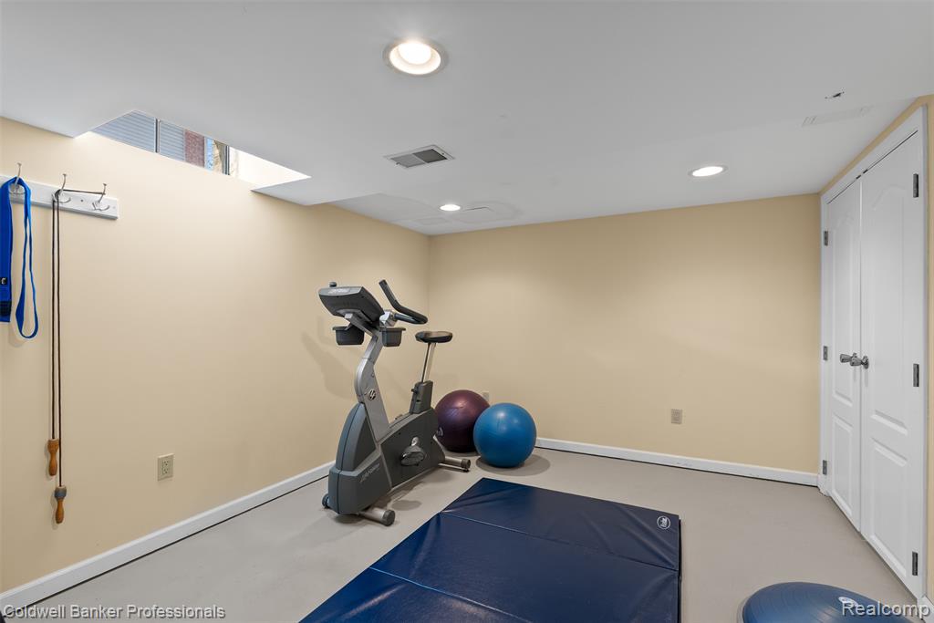 46985 Glastonbury Drive, Canton, MI 48188 — Photo 45