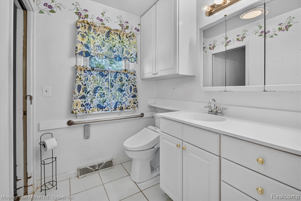 46800 W 11 Mile Road, Novi, MI — Photo 21