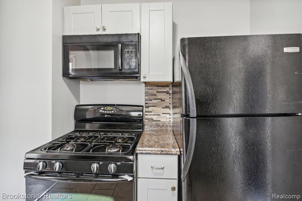 944 MELROSE Street, Pontiac, MI 48340 — Photo 12