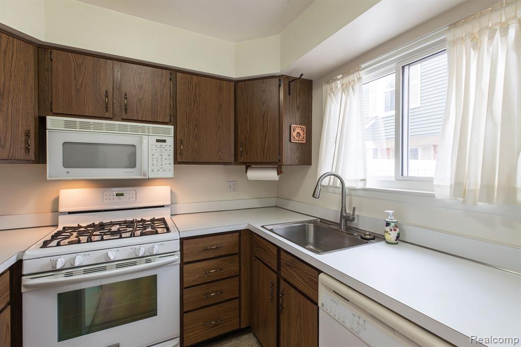 2939 Whittier Court, Ann Arbor, MI 48104 — Photo 15