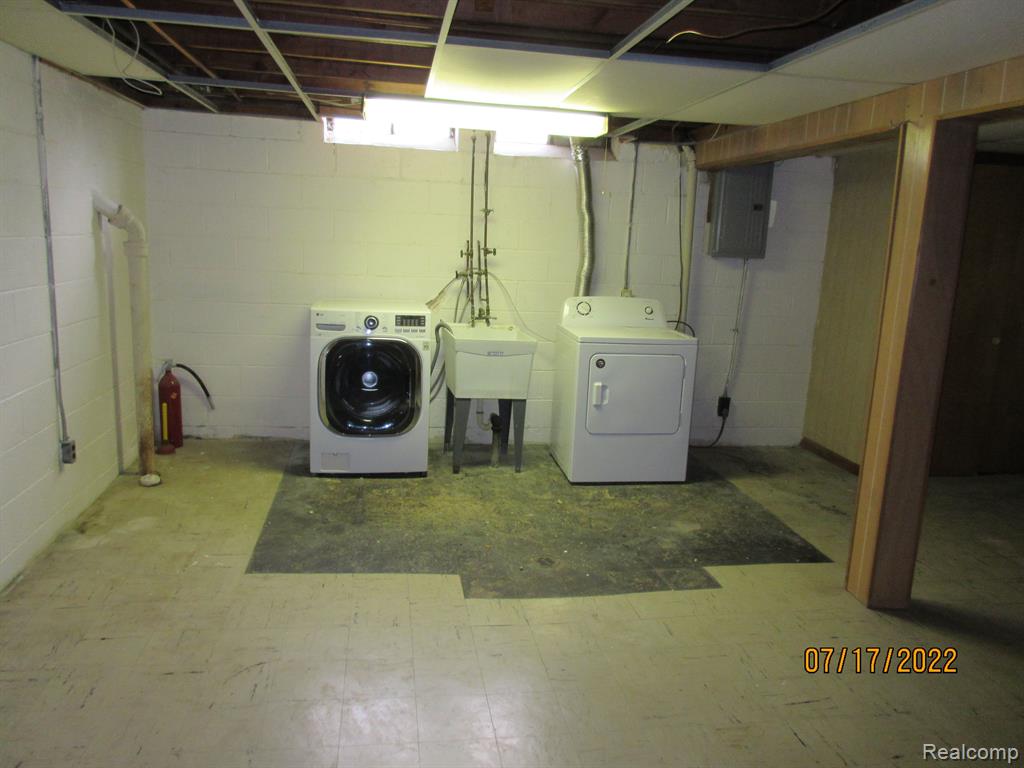29497 GERALDINE Drive, Warren, MI 48093 — Photo 27