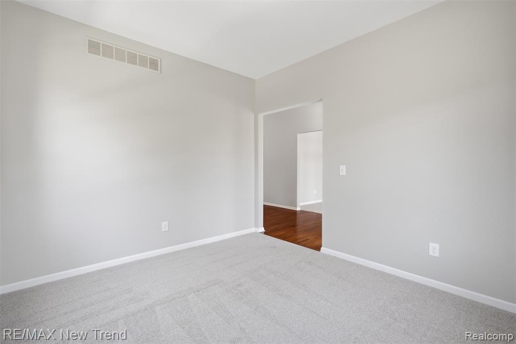 7301 VILLAGE PARK Drive, Independence, MI — Photo 12