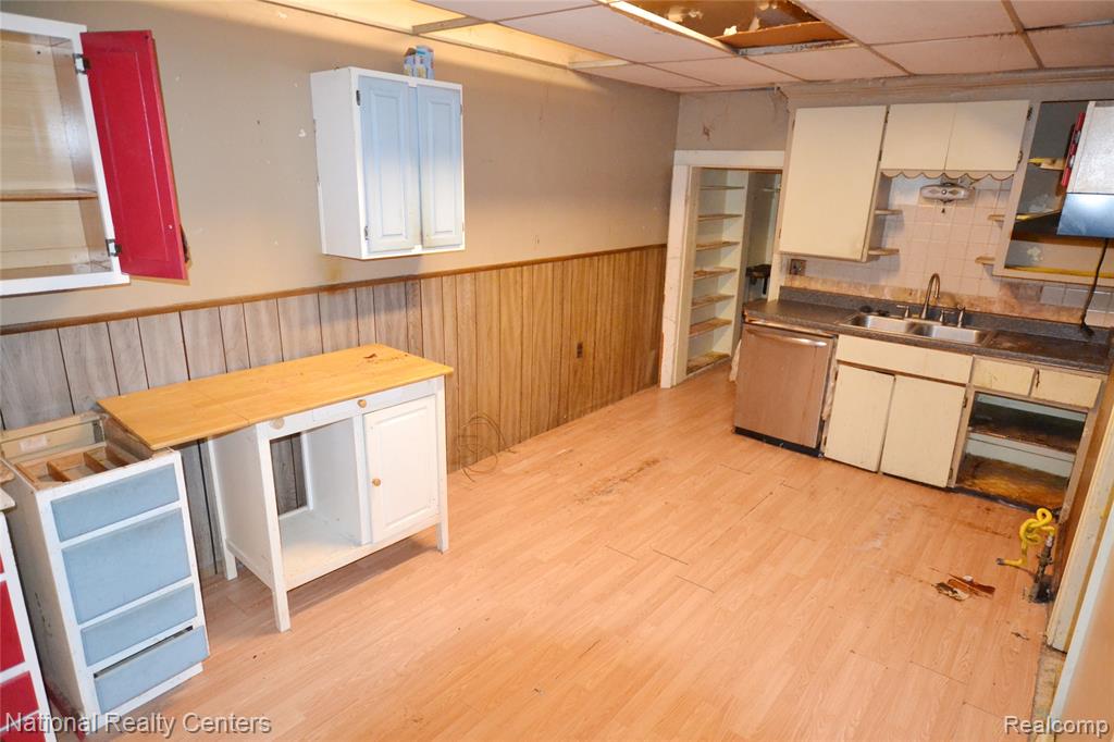 757 Orchard Street, Wyandotte, MI 48192 — Photo 9