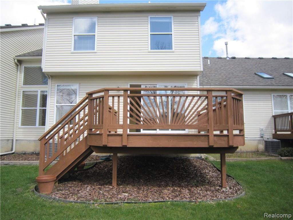 1069 CALPERNIA, Wixom, MI 48393 — Photo 12
