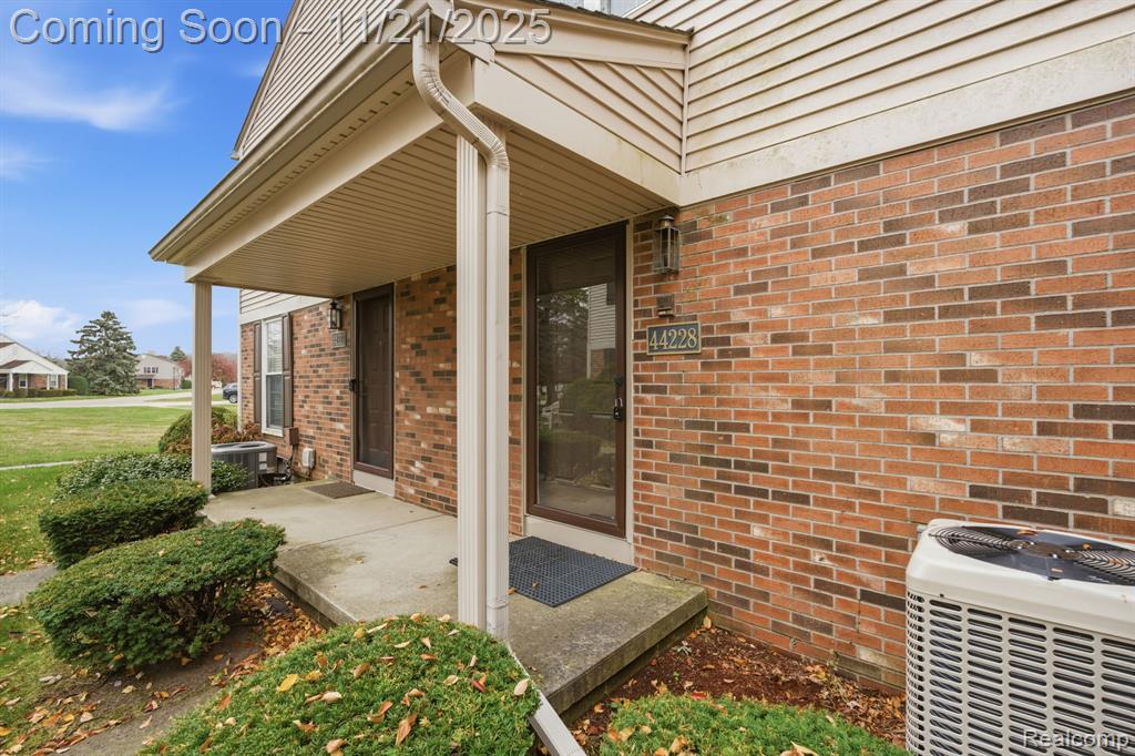 44228 Providence Drive, Clinton Twp, MI 48038 — Photo 5