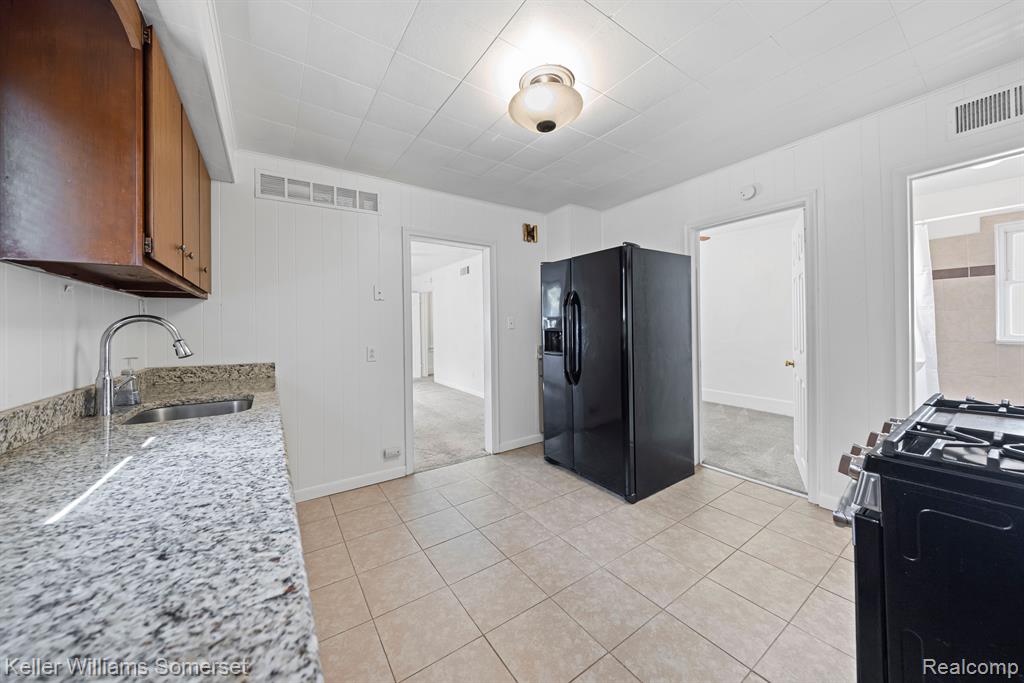 842 E 10 MILE Road, Ferndale, MI 48220 — Photo 11