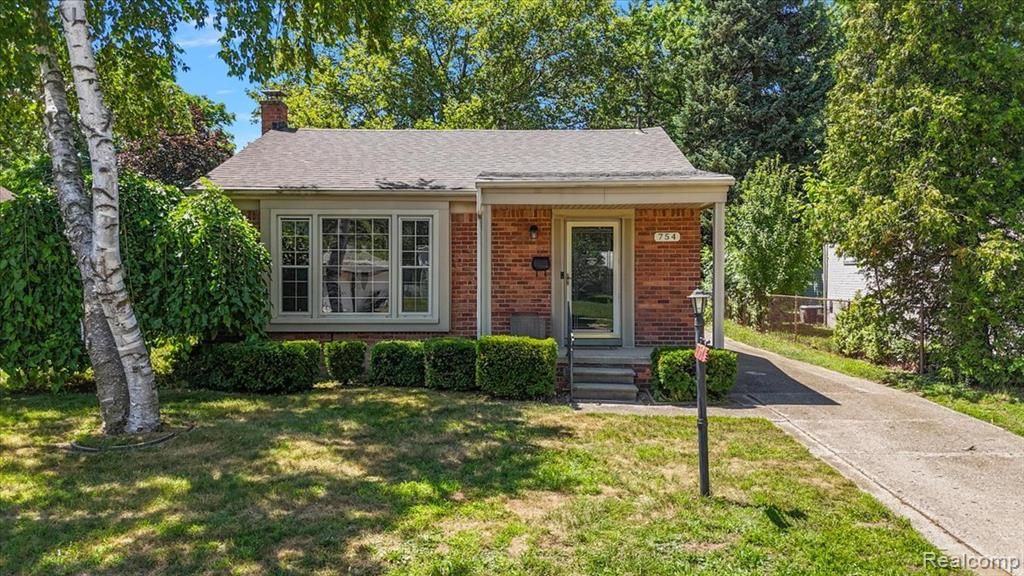 754 S Webik Avenue, Clawson, MI — Photo 2