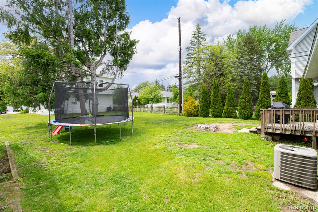 1887 Evona, Wixom, MI 48393 — Photo 6