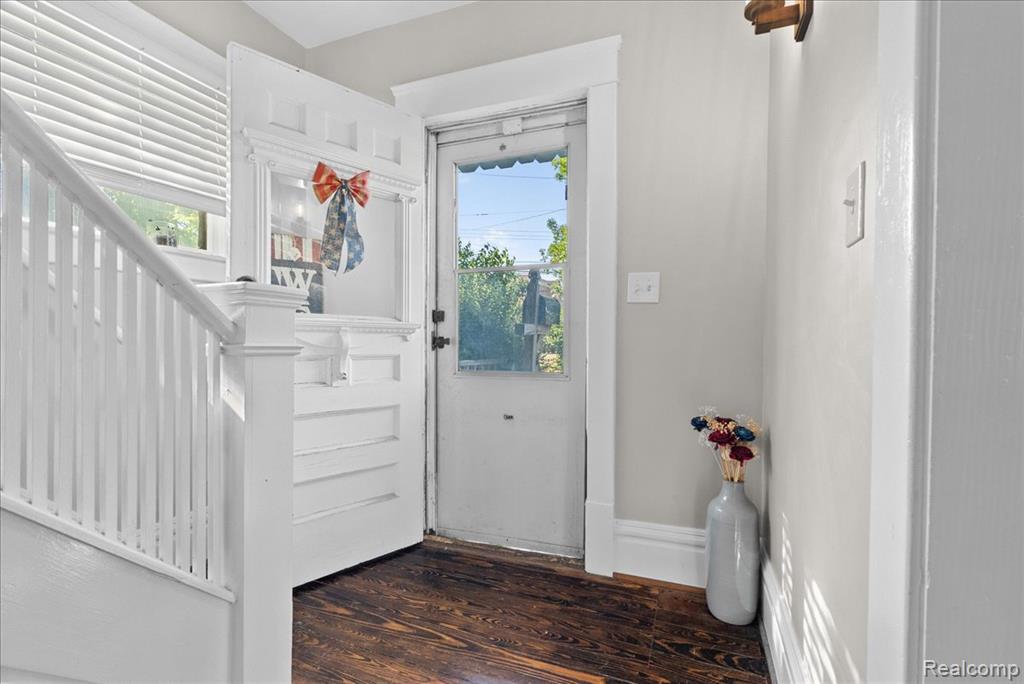 726 W Willow Street, Lansing, MI 48906 — Photo 2