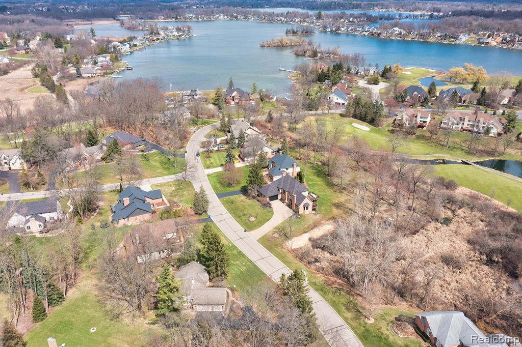 4435 OAK POINTE Drive, Brighton, MI 48116 — Photo 77