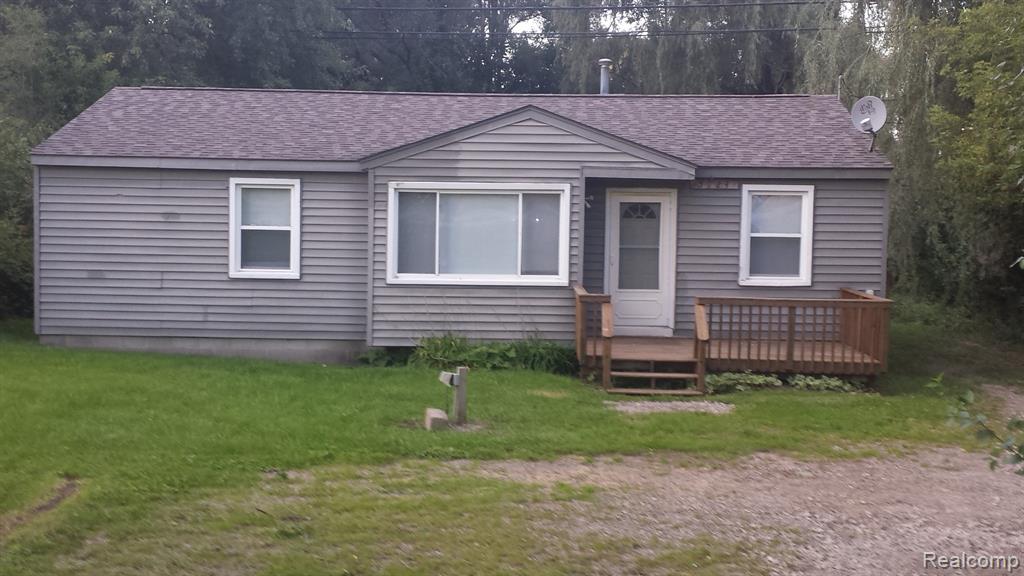 5124 HATCHERY Road, Waterford, MI — front exterior