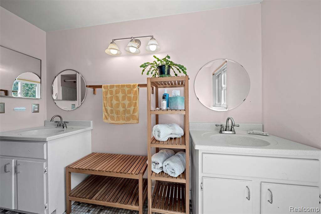 31018 Pickwick Lane, Beverly Hills, MI 48025 — Photo 22