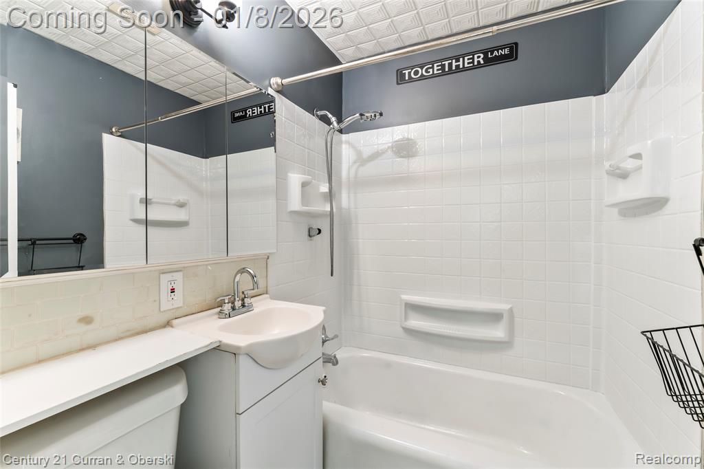 28854 Hennepin, Garden City, MI — Photo 15