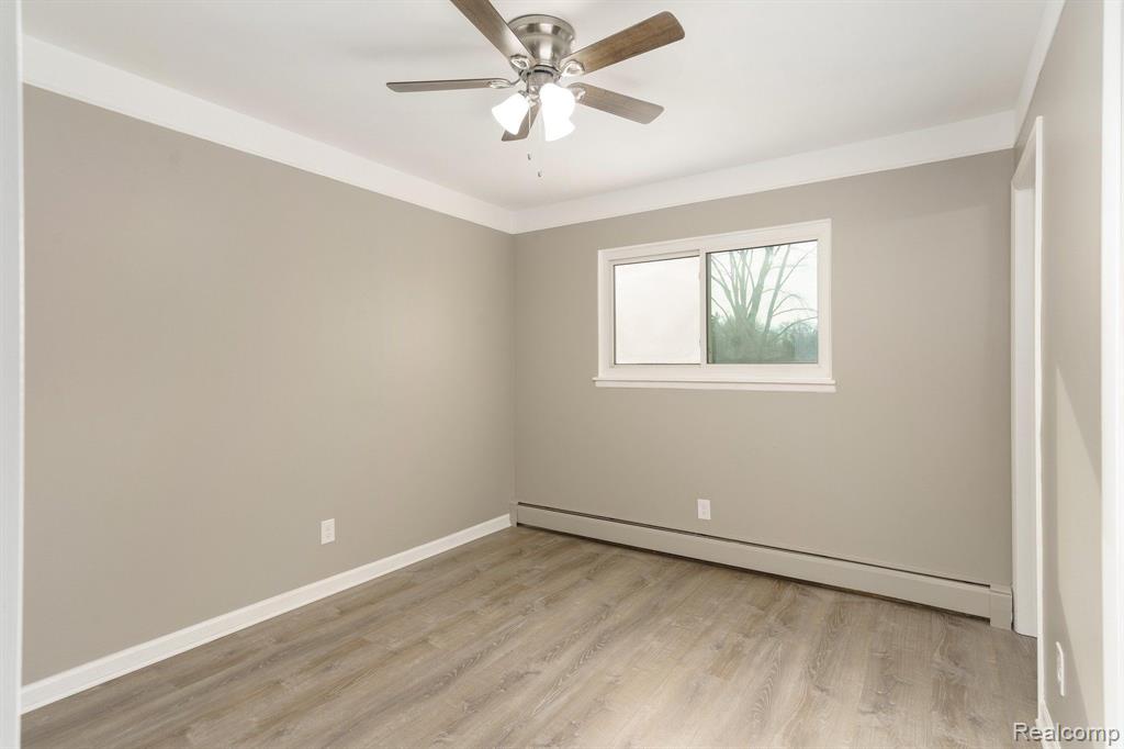 411 BUNNY RUN Boulevard, Lake Orion, MI 48362 — Photo 17