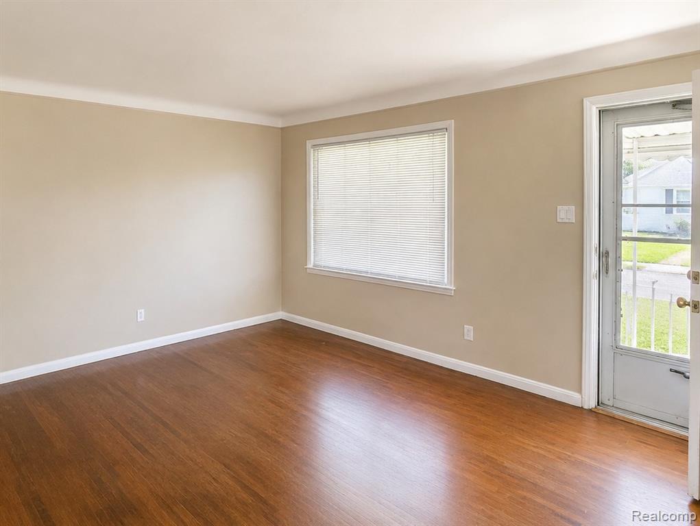 691 E Mapledale Avenue, Hazel Park, MI 48030 — Photo 4
