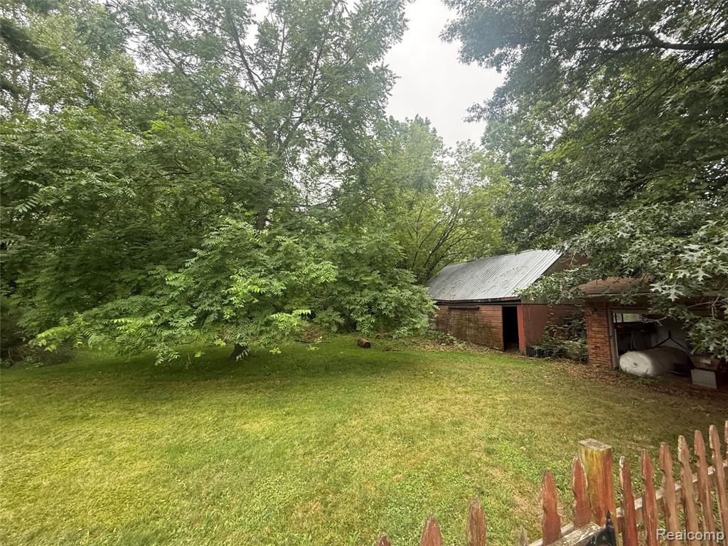6715 Elizabeth Lake Road, Waterford, MI 48327 — Photo 32