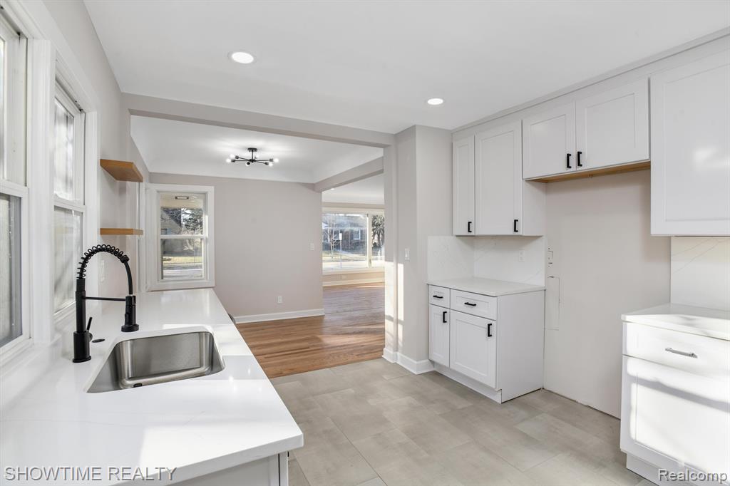 4256 BUCKINGHAM Road, Royal Oak, MI 48073 — Photo 11
