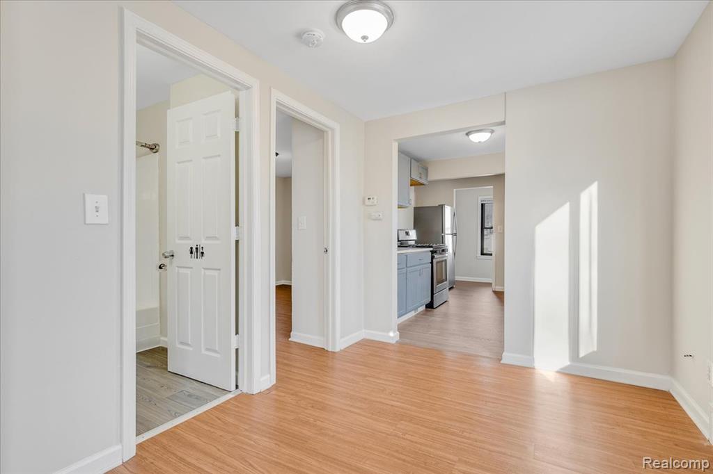 60 W Harry Avenue, Hazel Park, MI 48030 — Photo 5