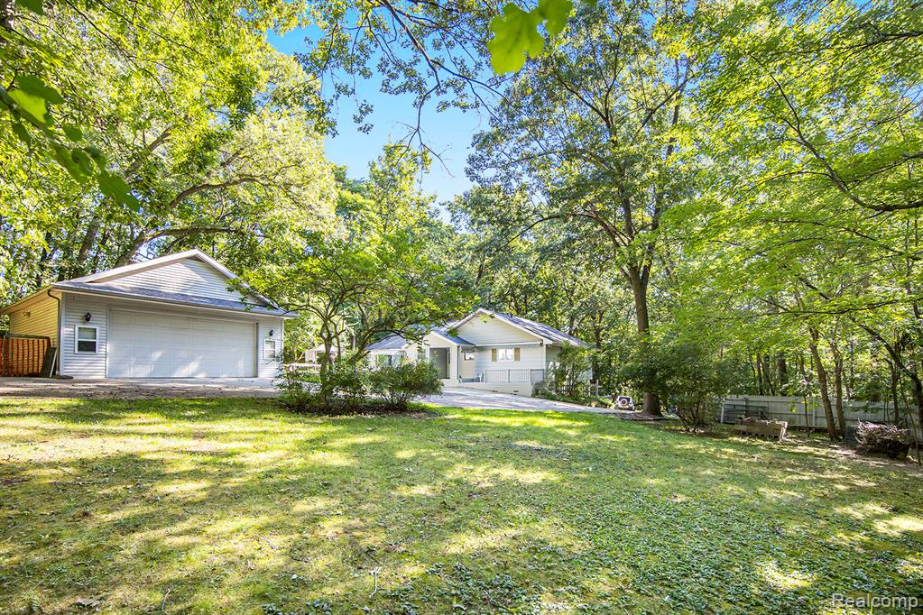 9401 Mabley Hill Road, Fenton, MI 48430 — Photo 17