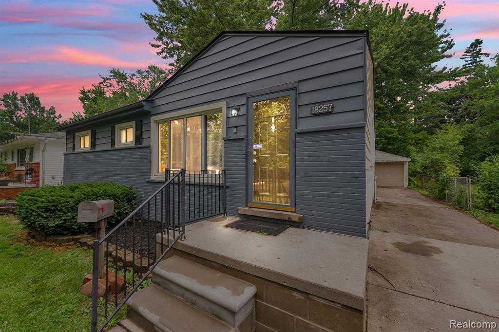 18257 Indian, Redford, MI 48240 — Photo 2