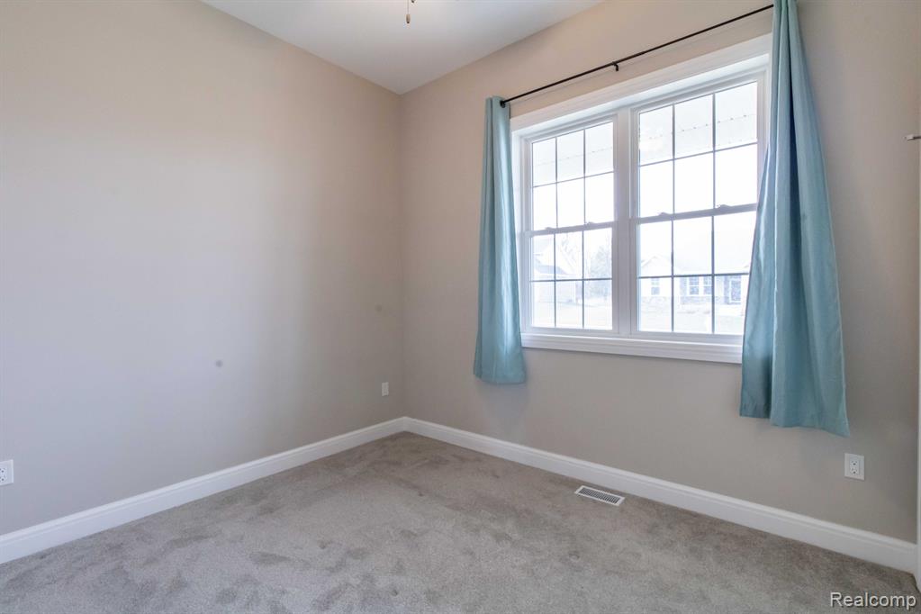 7788 YORKSHIRE Drive, Almont, MI 48003 — Photo 32