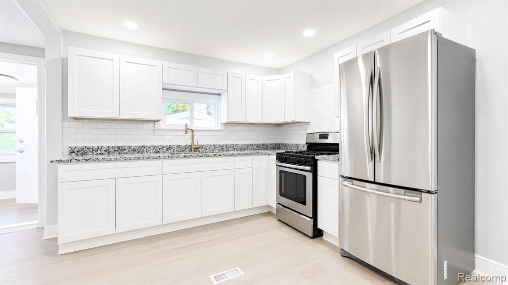 8463 Paige Avenue, Warren, MI 48089 — Photo 16