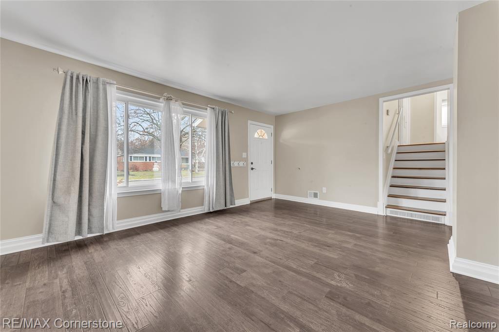 6797 Chirrewa Street, Westland, MI — Photo 4