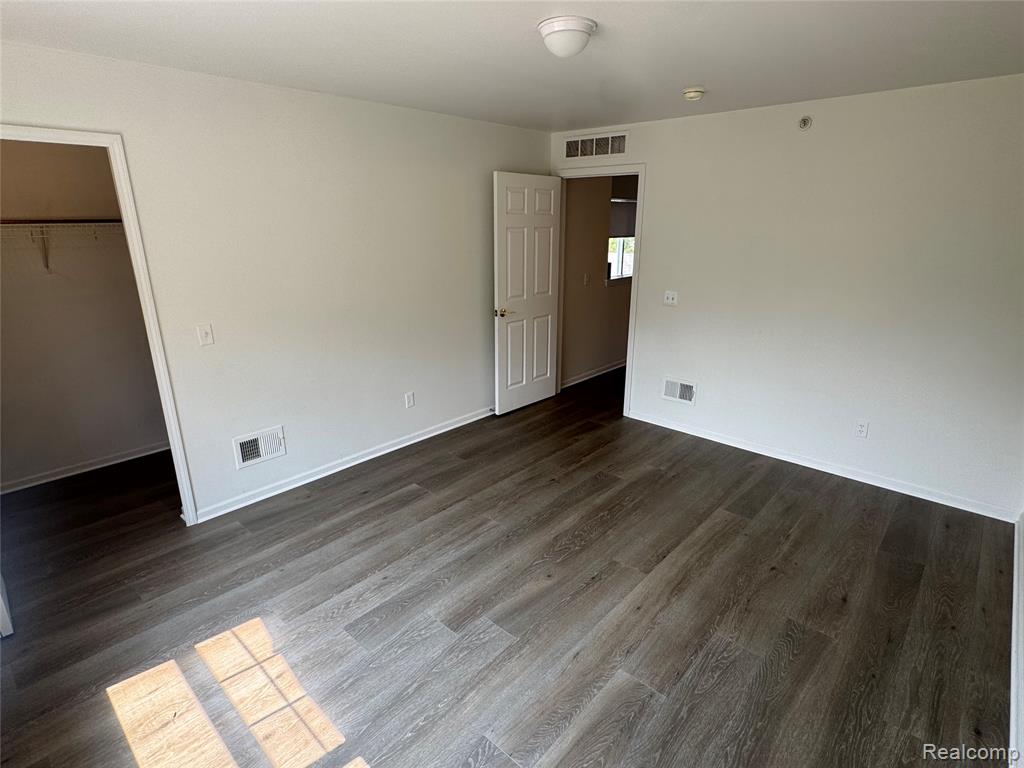 9563 LAKESIDE Drive, Ypsilanti, MI 48197 — Photo 20