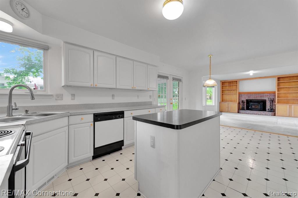 41899 CONNERWOOD Court, Canton, MI 48187 — Photo 11