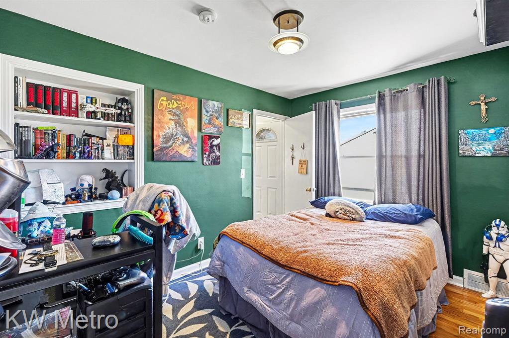 311 Pioneer Drive, Pontiac, MI 48341 — Photo 12
