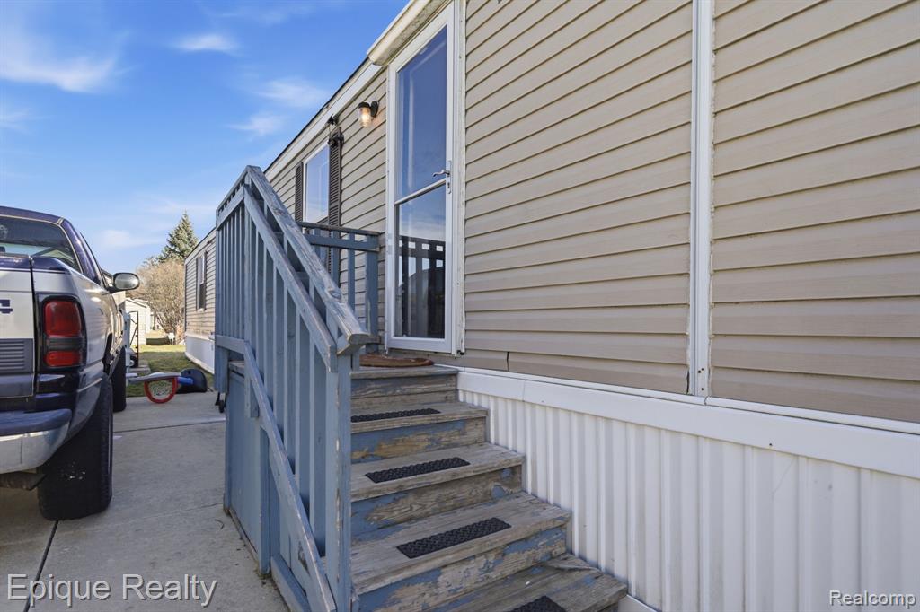 15317 Cartier Drive, Clinton Twp, MI 48038 — Photo 4