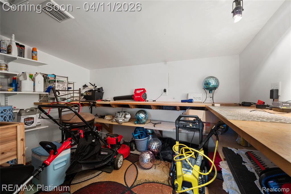 2454 N Middlebelt Road N, West Bloomfield, MI 48324 — Photo 44